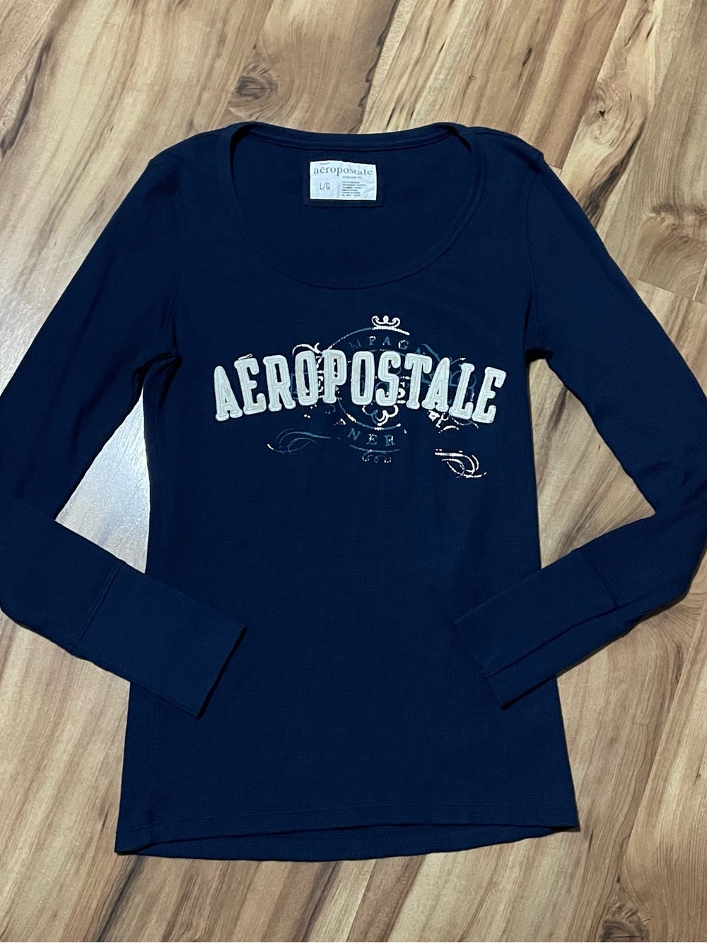 Y2K Aeropostale Navy Long Sleeve Spell Out Graphic Baby Tee 2010 Mallcore LG Jr